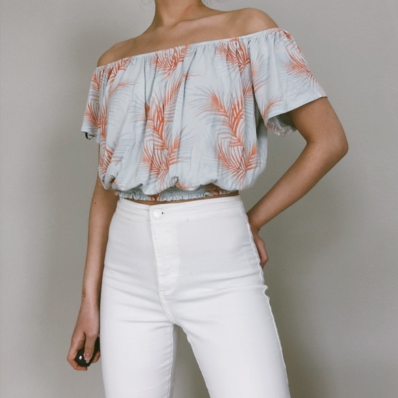 Forever 21 Tops - Off shoulder floral crop top